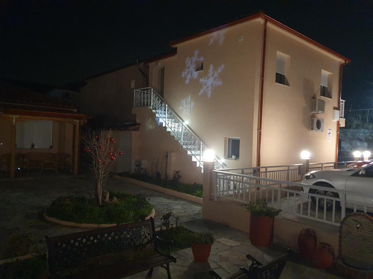 Casa Al Mare 2 Appartement Peraía Buitenkant foto